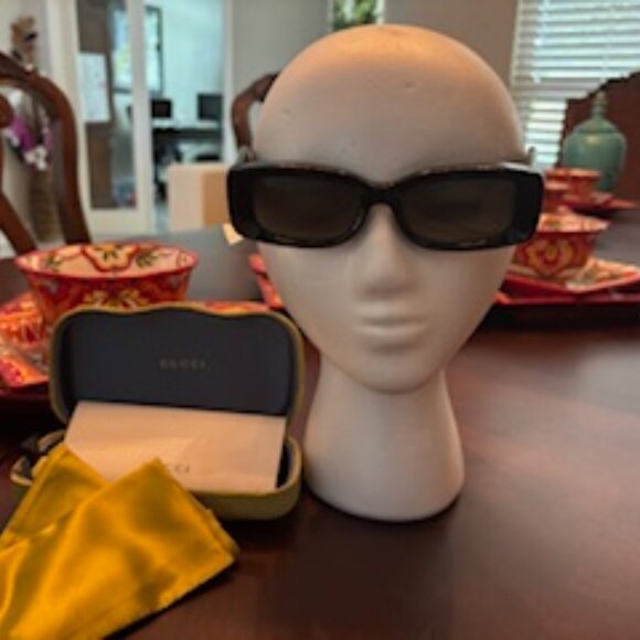 Gucci Sunglasses (black with Gucci written in gold tone main image 5